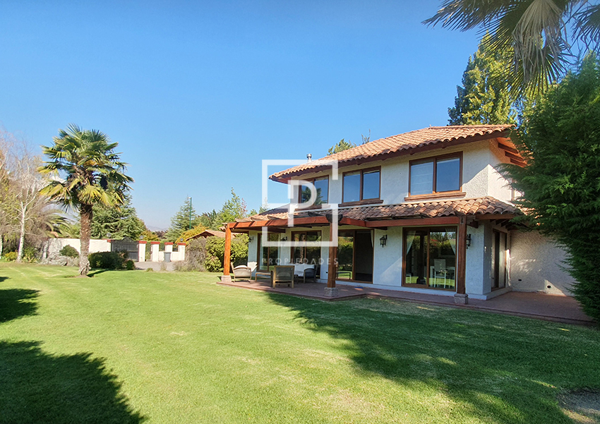 Casa en condominio sector de Chicureo