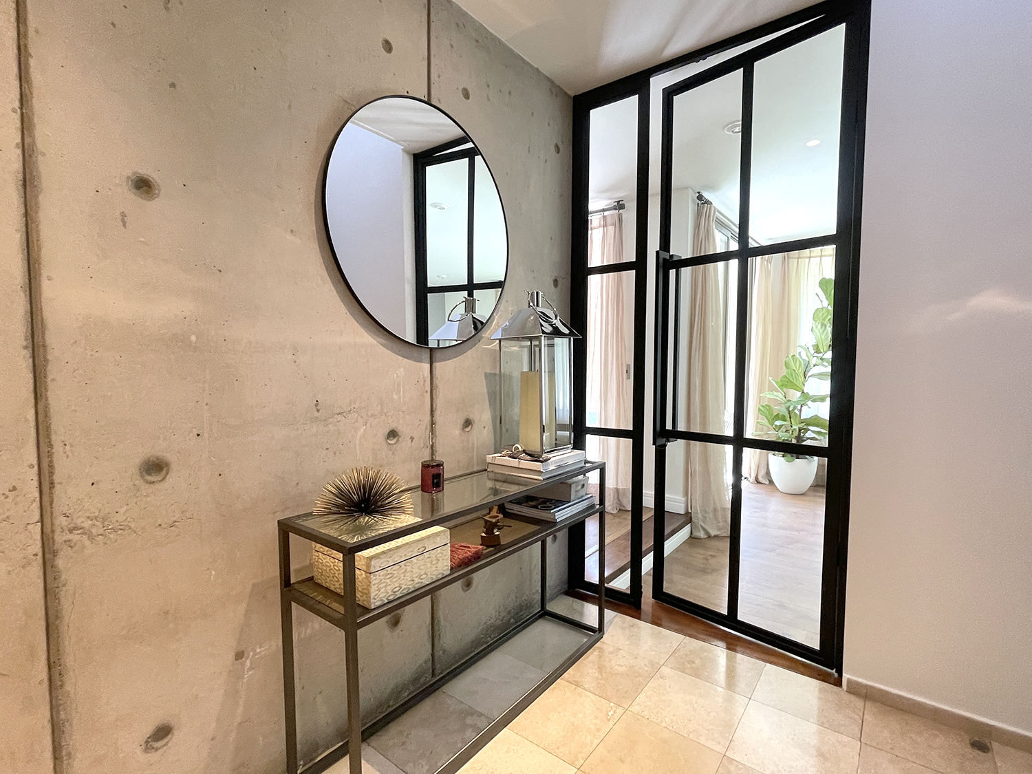 Se vende perfecta y remodelada en Manquehue Oriente