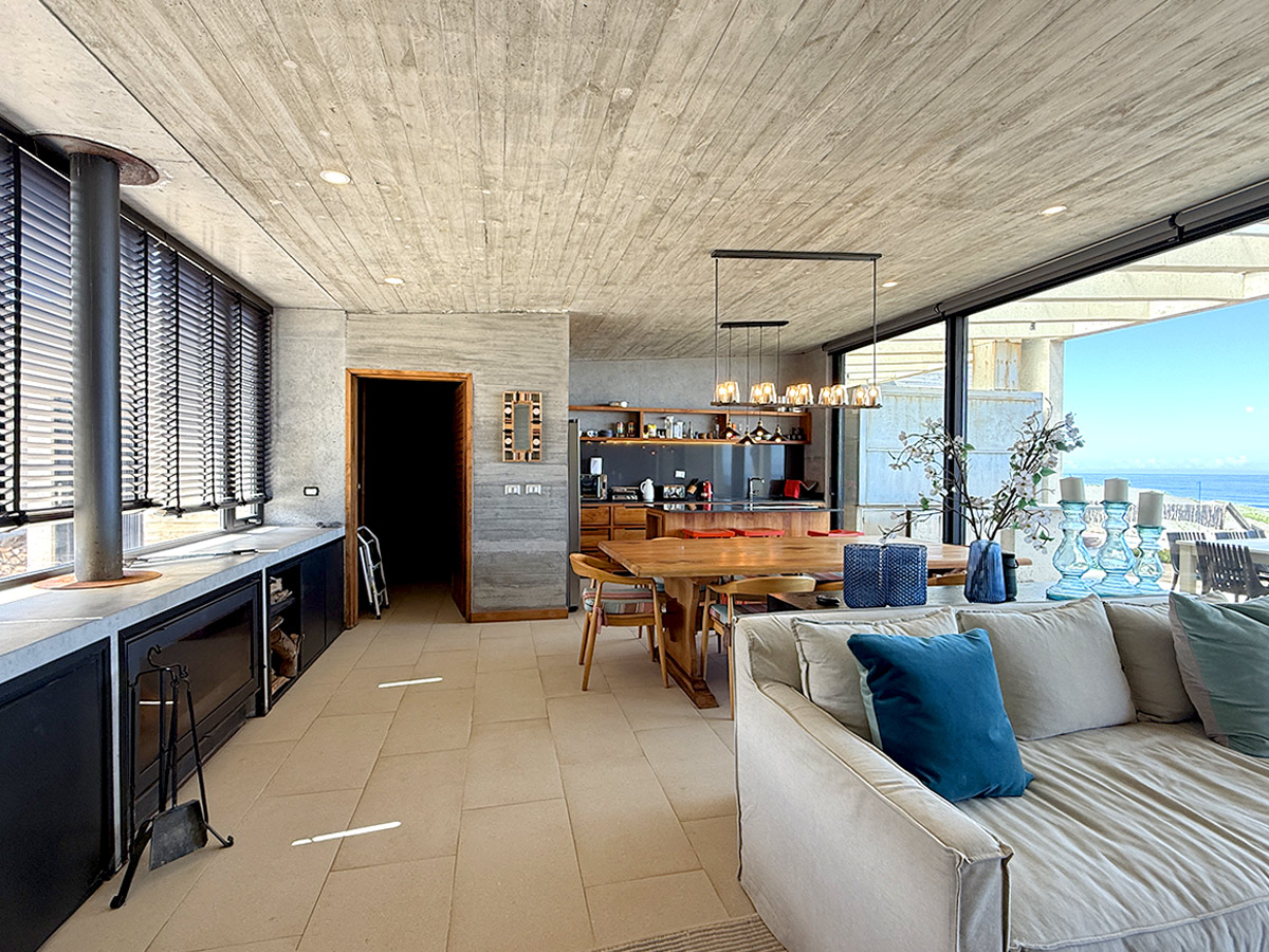 SE VENDE MODERNA CASA PRIMERA LINEA EN PUPUYA